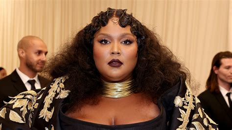 lizzo skandal|Lizzo asks judge to dismiss dancers harassment。